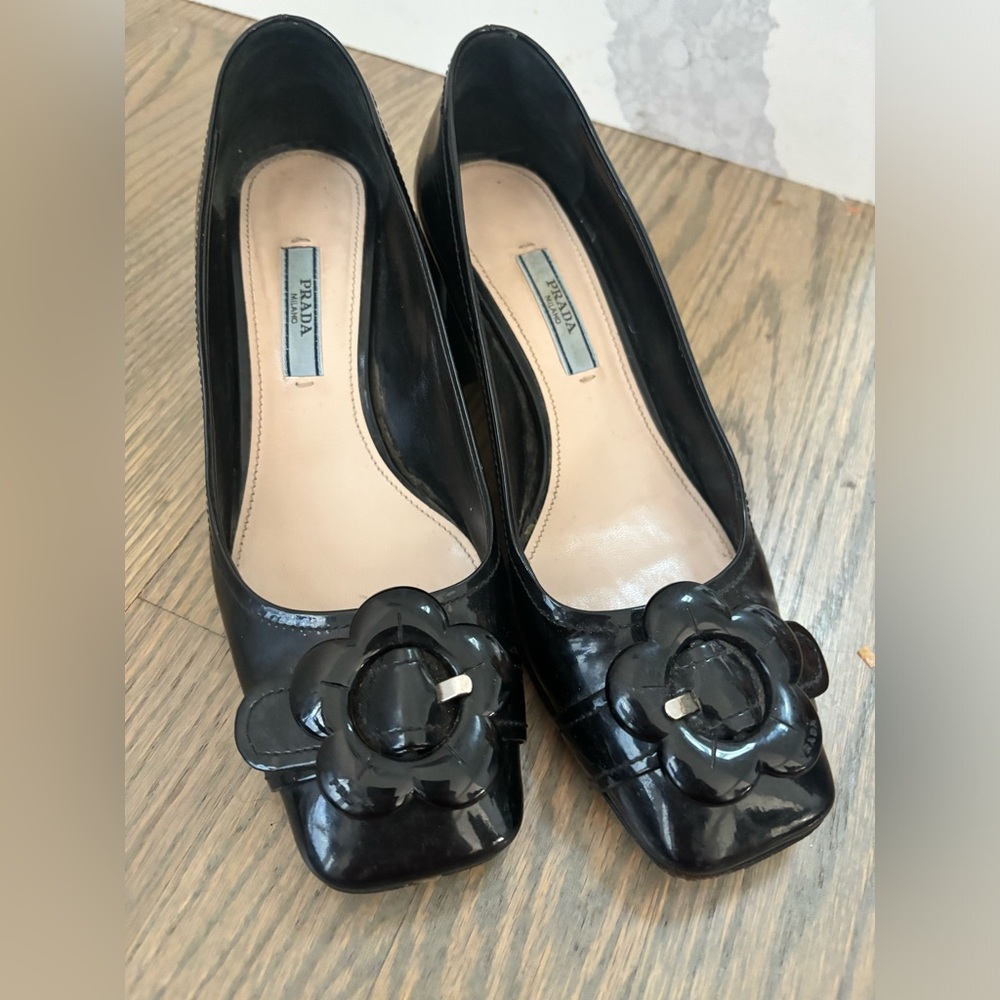 Prada black patent leather flower mod block heels size 36 women’s 6 - Picture 9 of 11